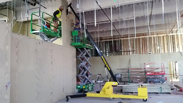 Grúa portátil de piso Microcranes para manipulación de materiales