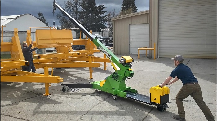 Mini grúa portátil Microcranes en una aplicación industrial